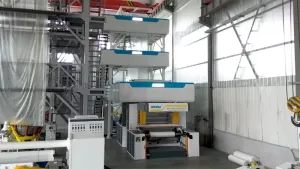 Machine de moulage par soufflage de film 3 couches 1