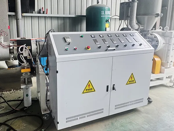 Ligne d’extrusion de gaines plates en PE