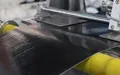 Ligne d’extrusion de gaines plates pré-perforées